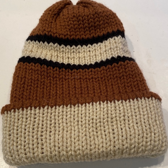 NWOT Hand-Knit Set of 4 Winter Hats - Picture 4 of 5